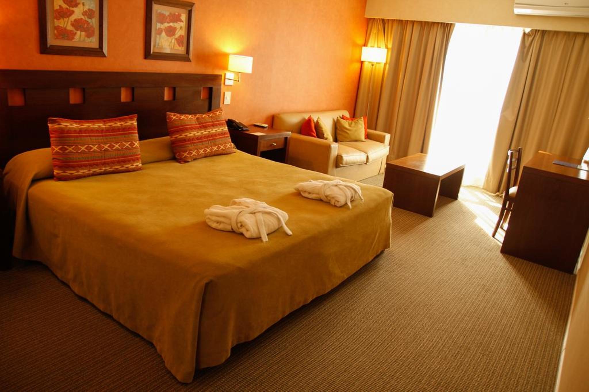 Hotel Howard Johnson Trenque Lauquen Exterior foto